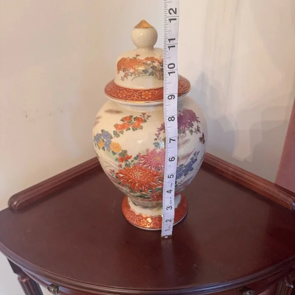 Vintage Japanese Porcelain Crackle Glaze Ginger Jar with Lid - Picture 11 of 12